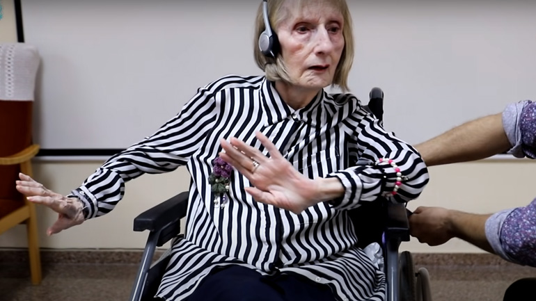 Μια πρώην πρίμα μπαλαρίνα με Αλτσχάιμερ θυμάται τη χορογραφία της Λίμνης των Κύκνων