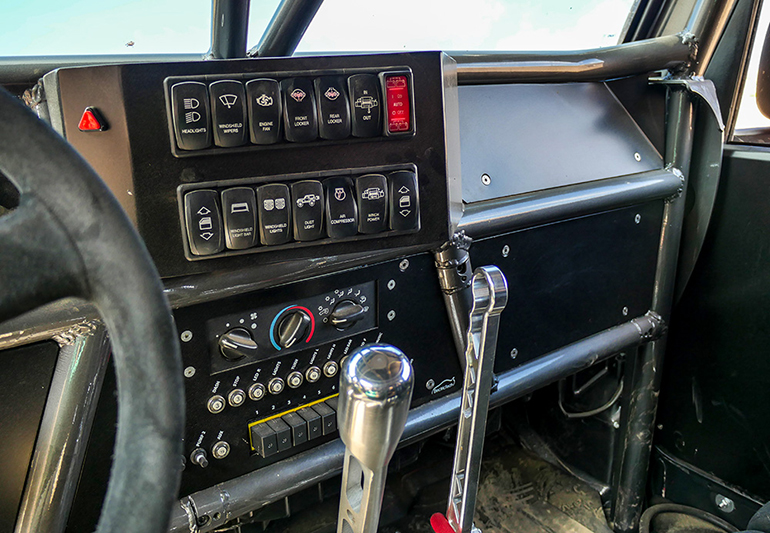 Κουμπιά σε θέση που βοηθούν στην εύκολη και άμεση χρήση τους...