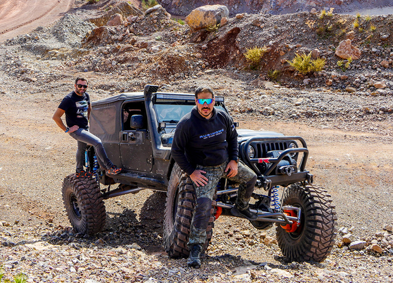 Μαζί με τον Χάρη Χάρη Κυριακόπουλο και το αγαοημένο του... Jeep Rubikong