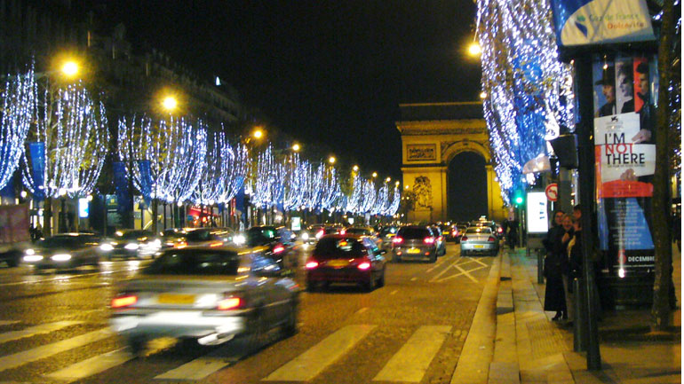 Γαλλία: «Οι εορτασμοί των Χριστουγέννων και της Πρωτοχρονιάς θα πρέπει να ακυρωθούν λόγω του Covid-19»