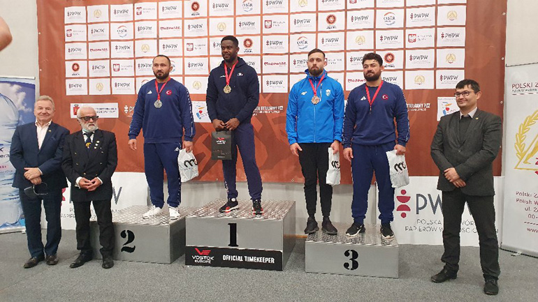 Πάλη: Χάλκινο μετάλλιο στην Πολωνία ο Κεσίδης