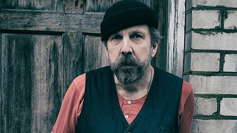 Βιβλίο, φόρος τιμής στον DJ και μουσικό Άντριου Ουίθεραλ