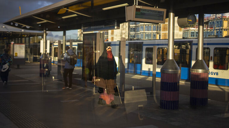 Ολλανδία: Τα κρούσματα κορωνοϊού μειώθηκαν αλλά η κυβέρνηση επιμένει στην τήρηση των μέτρων