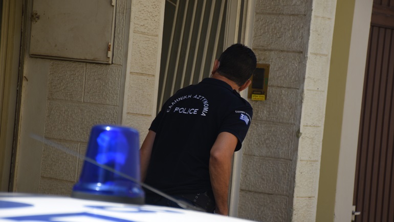 Συνελήφθη 62χρονη η οποία συστηνόταν ως μέντιουμ στην Πάτρα