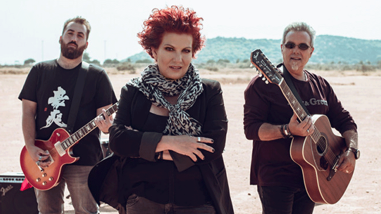 ΚARMICA: Με το απόλυτα χαρούμενο δυναμικό ροκ «Ζήτω τα κάτω» γιορτάζουν τις αντιθέσεις της ζωής