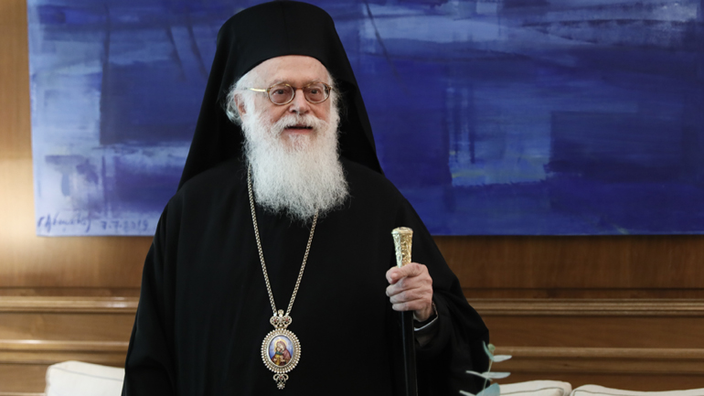 Θετικός στον κορωνοϊό ο Αρχιεπίσκοπος Αλβανίας Αναστάσιος – Μεταφέρεται στην Αθήνα