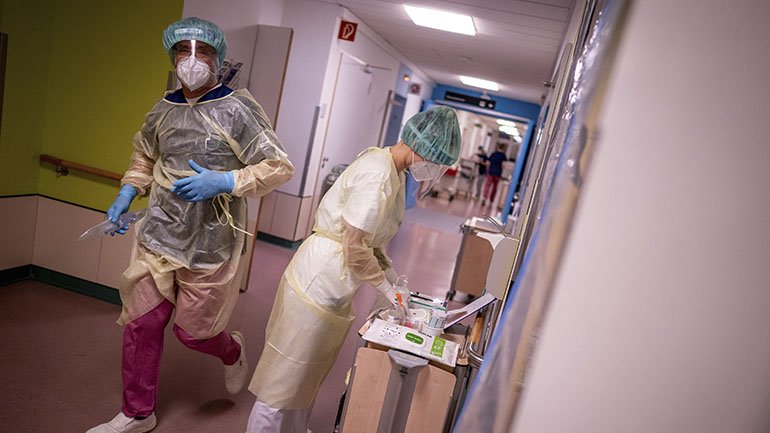 Αριθμός ρεκόρ 432 νέων θανάτων λόγω κορωνοϊού στη Ρωσία