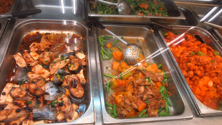 Δωρεάν 5.000 μερίδες φαγητού προσφέρει αλυσίδα μαγειρείων στη Θεσσαλονίκη