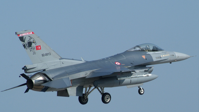 Ζεύγος τουρκικών F-16 πέταξε πάνω από τις Οινούσσες