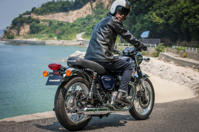 Από όπου κι αν το κοιτάξεις, το Kawasaki σε κερδίζει με τη ρετρό αυθεντικότητά του.