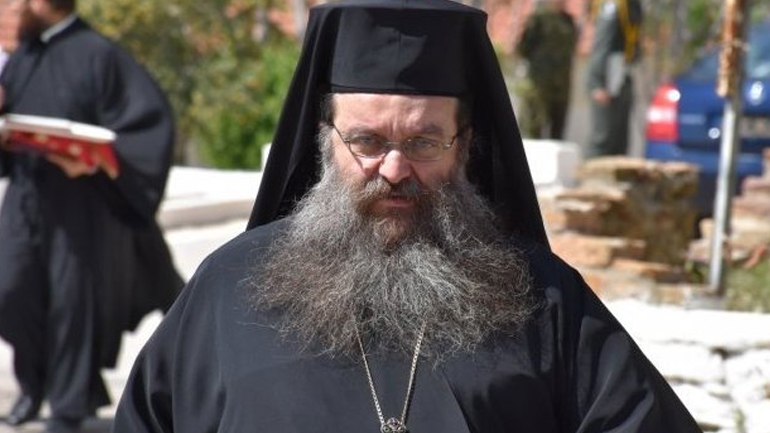 Μητροπολίτης Χίου σε αστυνομικούς: Περάστε έξω από την Εκκλησία