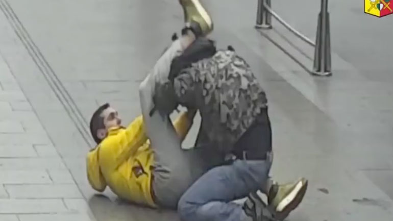 Μια ακραία διαμάχη σε σταθμό του μετρό στην Πράγα