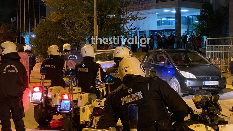 Ένταση στις φοιτητικές εστίες Θεσσαλονίκης: Τα ΜΑΤ διέλυσαν συγκέντρωση νεαρών