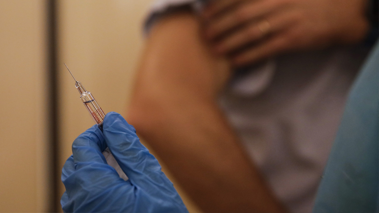 Σε ευρωπαϊκές εταιρείες προσανατολίζεται η ΕΕ για αγορά εμβολίου κατά του Covid-19