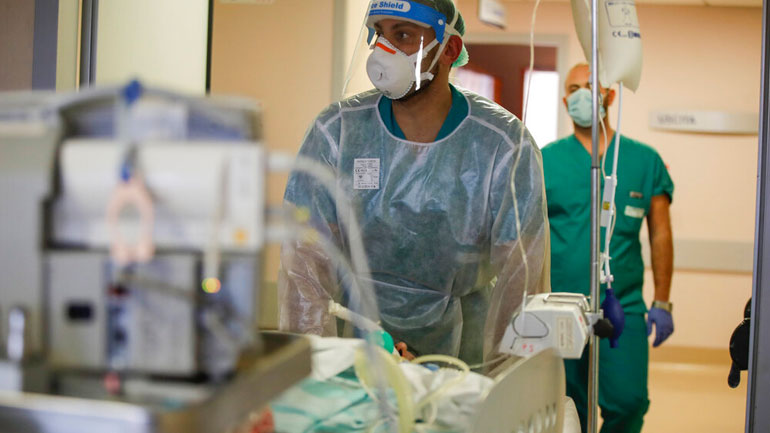 Σε ετοιμότητα ο στρατός για την αντιμετώπιση της πανδημίας στη Νάπολη – Ασθενής νεκρός σε τουαλέτα νοσοκομείου