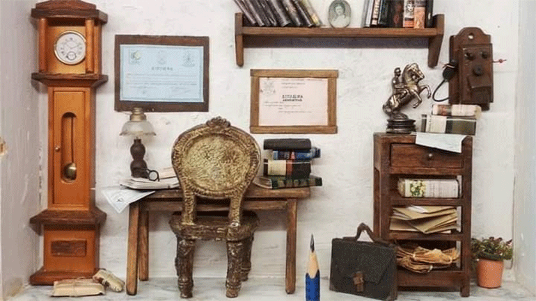 Θεσσαλονικιά κατασκευάζει μινιατούρες με τα πιο παράξενα υλικά
