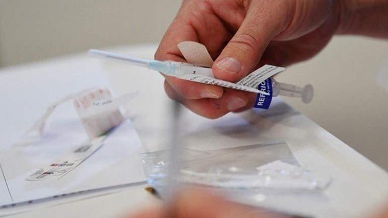 Το ινδικό ινστιτούτο Serum παρασκεύασε 40 εκατ. δόσεις του εμβολίου της AstraZeneca κατά του Covid-19