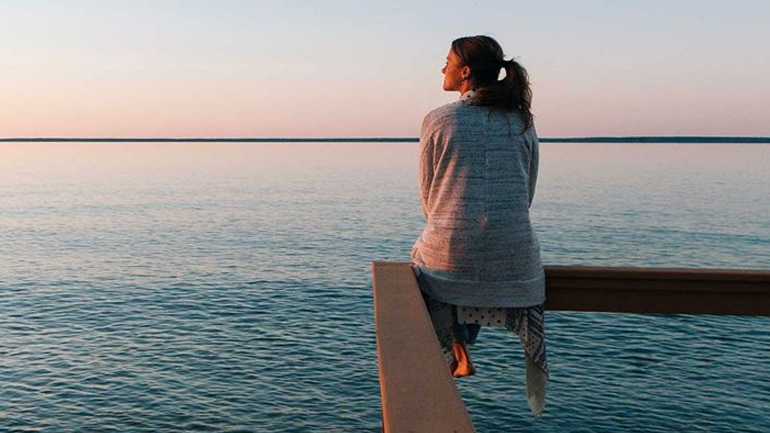 Σε ποια ηλικία οι άνθρωποι νιώθουν πιο μόνοι;