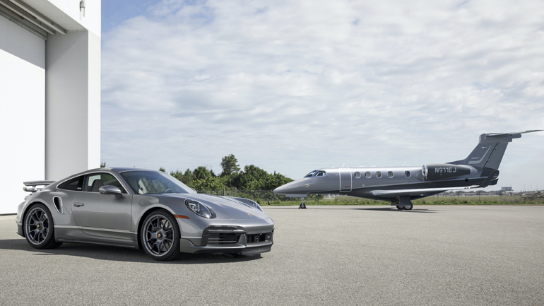 Με την αγορά ενός τζετ δώρο μία Porsche 911 Turbo S Με την αγορά ενός τζετ δώρο μία Porsche 911 Turbo S