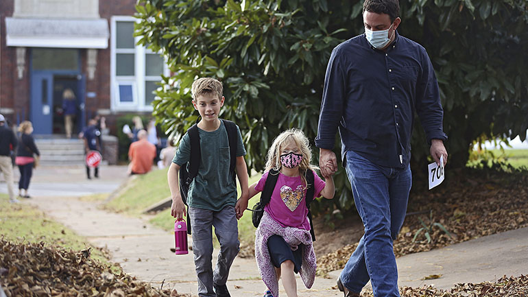 Έρευνα: Tα παιδιά είναι πιο ευαίσθητα στον κορωνοϊό από ό,τι αρχικά είχε εκτιμηθεί