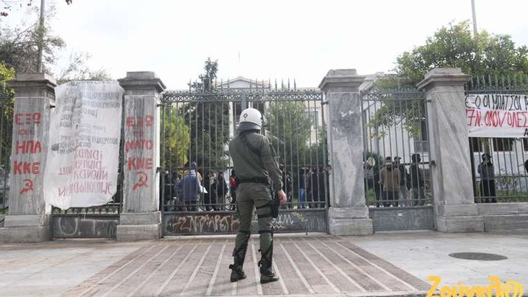 Επέμβαση αστυνομικών δυνάμεων στο Πολυτεχνείο και στην Πολυτεχνειούπολη Ζωγράφου Επέμβαση αστυνομικών δυνάμεων στο Πολυτεχνείο και στην Πολυτεχνειούπολη Ζωγράφου
