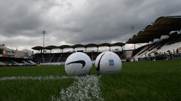 Αναβολή αγώνων στη Super League με πέντε κρούσματα σε παίκτες