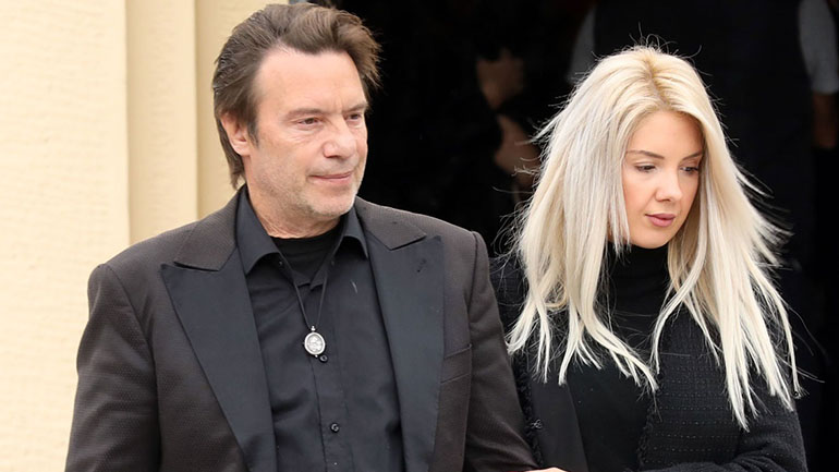 Δύσκολες ώρες για τον Στράτο Τζώρτζογλου – Συντετριμμένος στην κηδεία της μητέρας του