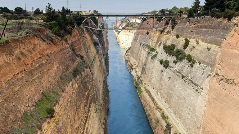 Πτώση χωμάτινου όγκου στη διώρυγα του Ισθμού της Κορίνθου