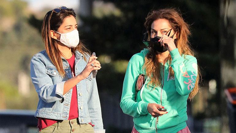 Δέσποινα Βανδή: Με casual look στα νότια προάστια