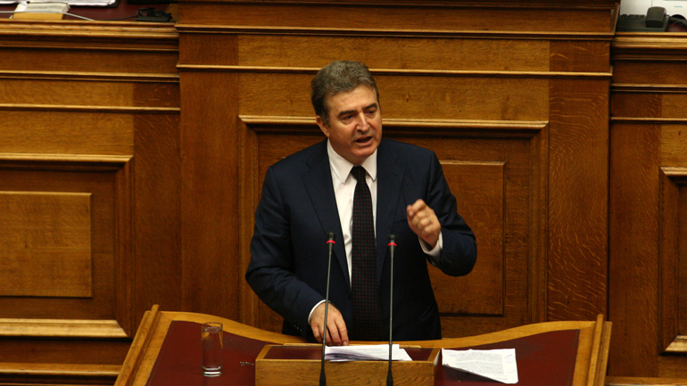 Κόντρα Χρυσοχοΐδη – Βαρουφάκη για την κατάθεση στεφάνου στο Πολυτεχνείο