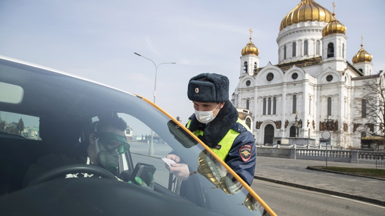 Ρωσία-Covid-19: Η Μόσχα κλείνει μπαρ και εστιατόρια