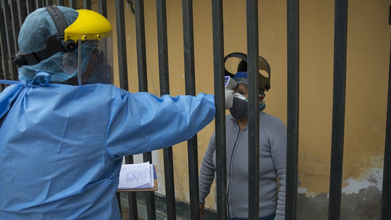 Covid-19: Πλησιάζουν τους 34.000 οι νεκροί στην Κολομβία