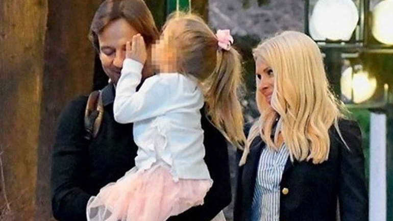 H Ελένη Μενεγάκη ποζάρει με τη μικρή Μαρίνα και αποκαλύπτει σε ποιον μοιάζει