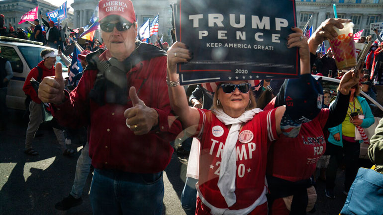 ΗΠΑ: «Άλλα τέσσερα χρόνια», φώναζαν διαδηλωτές στην Ουάσινγκτον υπέρ του Τραμπ