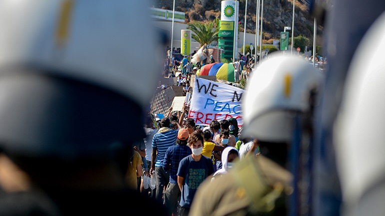 ΣΥΡΙΖΑ-ΚΚΕ συνυπογράφουν κείμενο για την απόσυρση της απόφασης περί απαγόρευσης συναθροίσεων
