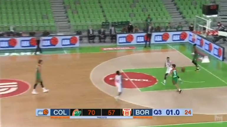 Δεν υπάρχει αυτό το καλάθι: Σκόραρε με buzzer beater από τη μία μπασκέτα στην άλλη!