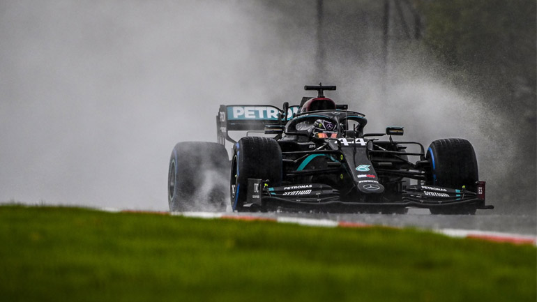 Άπιαστος ακόμα και στη βροχή ο Hamilton ο οποίος πανηγύρισε τον 7ο παγκόσμιο τίτλο