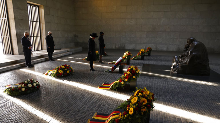 Ο πρίγκιπας Κάρολος στο Βερολίνο για τον εορτασμό της 75ης επετείου από το τέλος του Β’ ΠΠ