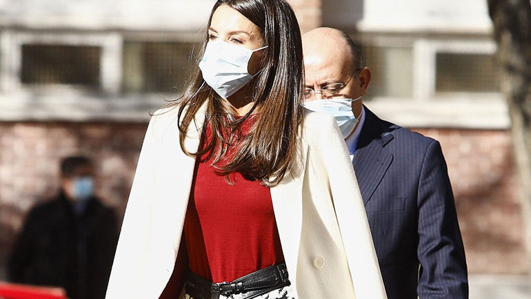 Η pencil φούστα της βασίλισσας Letizia που θα απογειώσει τα office looks σας