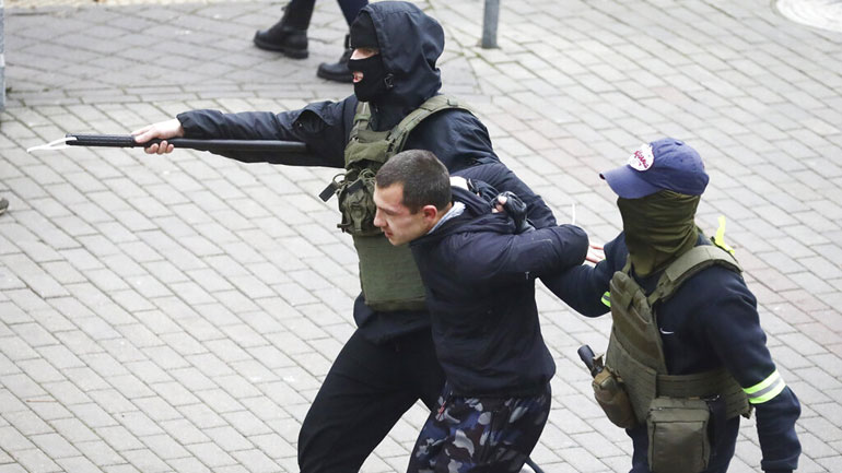 Λευκορωσία: Η αστυνομία συνέλαβε δεκάδες διαδηλωτές στην πρωτεύουσα