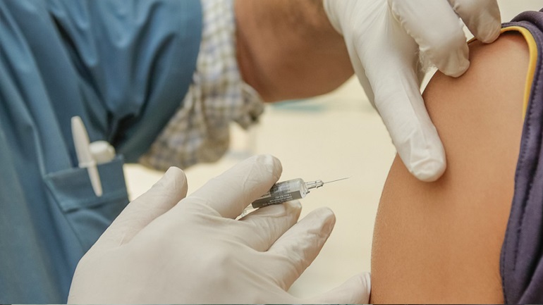 Πριν από τα Χριστούγεννα αναμένεται η διάθεση του εμβολίου της Pfizer, δηλώνει ο Βρετανός υπ. Υγείας