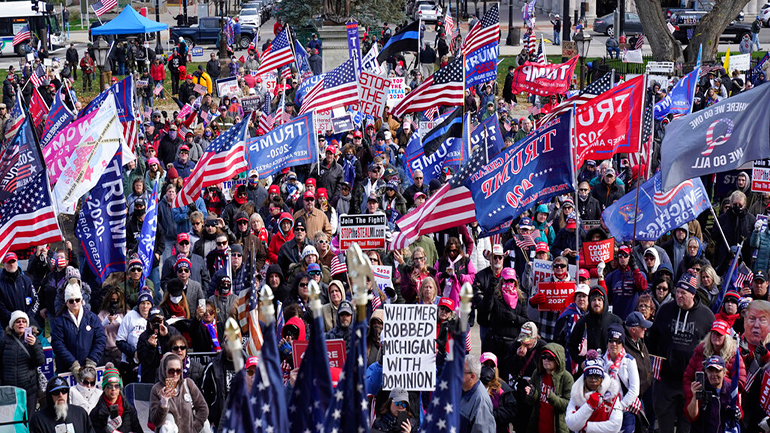 ΗΠΑ: Η κυβερνήτρια του Μίσιγκαν επιβάλλει νέα μέτρα κατά της εξάπλωσης της πανδημίας