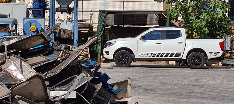 Η ζωη συνεχίζεται οπότε κοιτάμε μπροστά! (στη φωτό το Nissan Navara N-Guard)