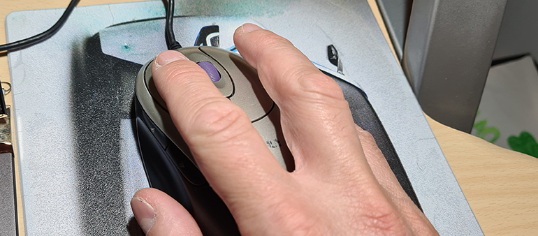 Με τόσα κλικ στο ελληνικό διαδίκτυο έχουμε καταντήσει... κλικαδόροι!