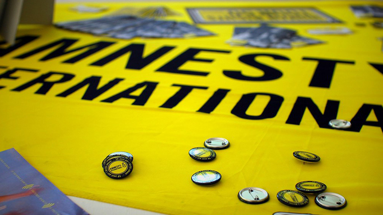 Διεθνής Αμνηστία: Η καθολική απαγόρευση των δημόσιων συναθροίσεων πρέπει να ανακληθεί επειγόντως