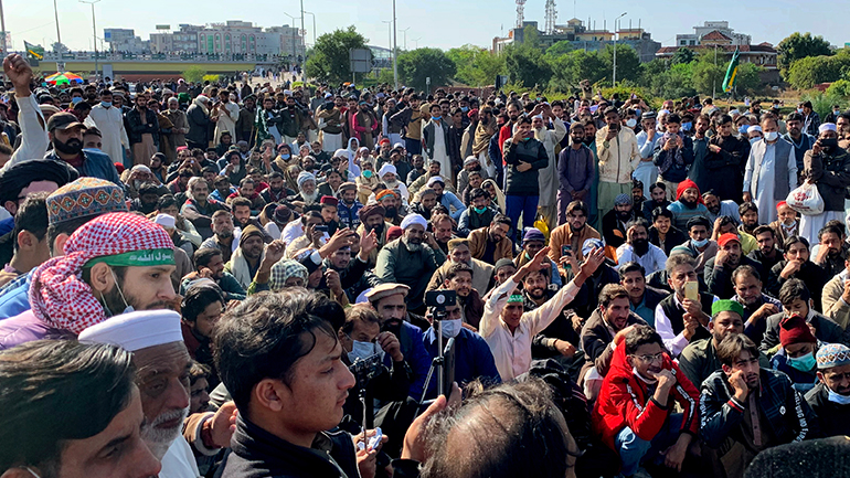 Πακιστάν: Συγκρούσεις αστυνομικών με ισλαμιστές που ζητούν διακοπή των διπλωματικών δεσμών με τη Γαλλία