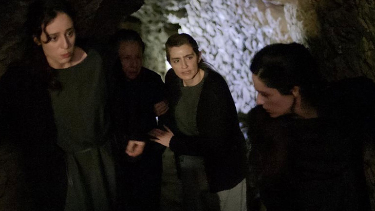 Άγριες Μέλισσες: Η κρατούμενη που θα θυσιαστεί ηρωικά για τις υπόλοιπες