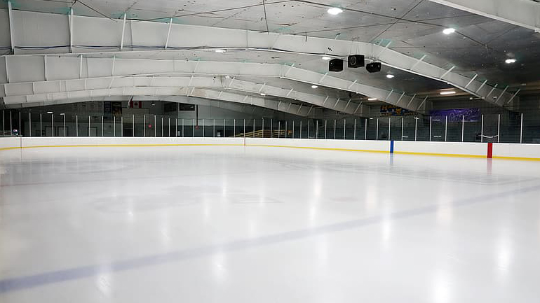 Παγοδρόμιο στη Μόσχα μετατράπηκε σε νοσοκομείο για νοσούντες με Covid-19