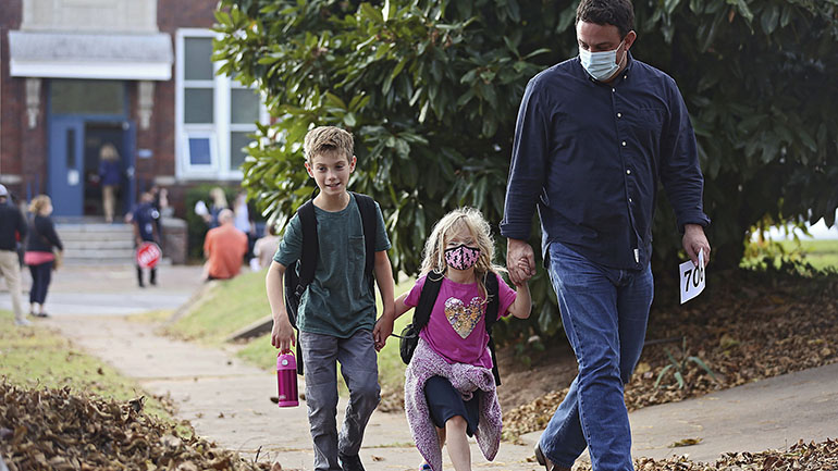 Οι ευρωπαϊκές χώρες που κλείνουν τα σχολεία για να προστατέψουν παιδιά και ενηλίκους από τον κορωνοϊό