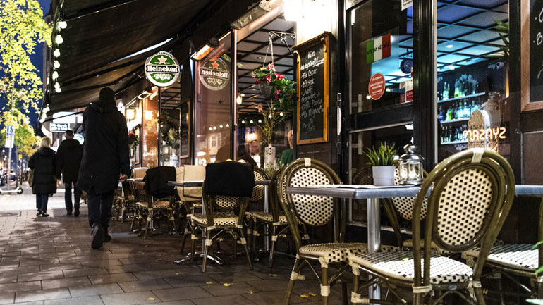 Κορωνοϊός: Η Σουηδία περιορίζει για πρώτη φορά τις δημόσιες συναθροίσεις στα 8 άτομα